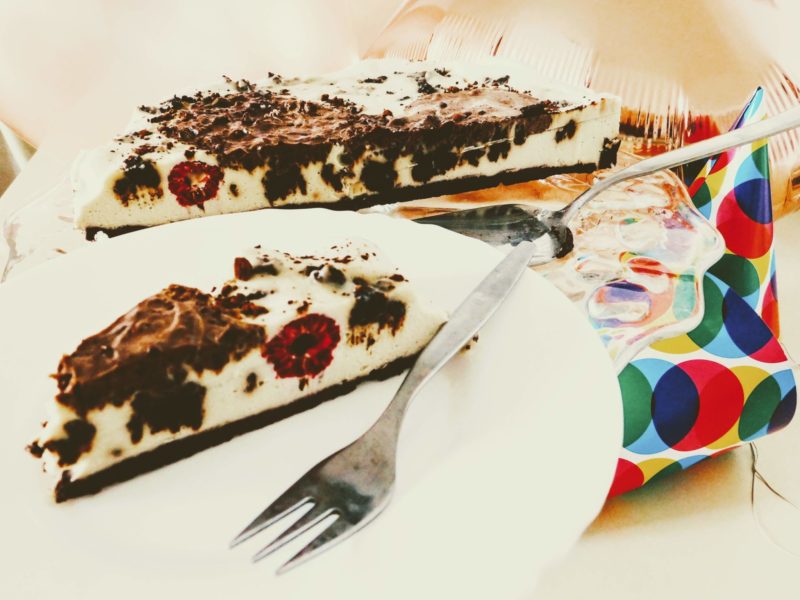 White chocolate #raw birthday cake with raspberries / Narozeninový #raw dort s bílou čokoládou a malinami